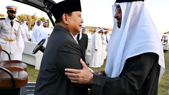 Seskab Teddy: Prabowo dan Presiden MBZ Sepakat Perkuat Kemitraan, PEA Siap Tingkatkan Investasi di Indonesia