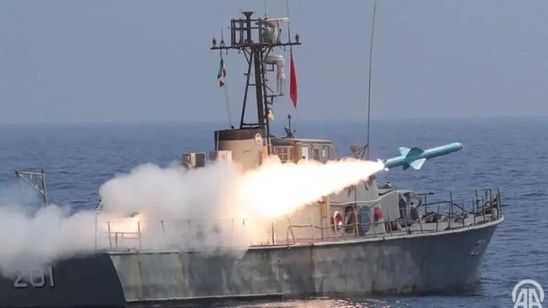 Kapal Kargo Dihantam Proyektil Tak Dikenal di Selat Hormuz