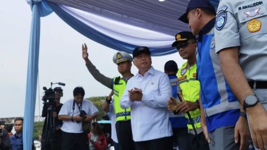 Menhub Resmikan One Way Nasional Tol Trans Jawa H-3 Lebaran