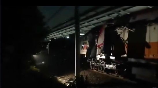 KA Argo Bromo Anggrek Tabrakan dengan KRL di Bekasi Timur