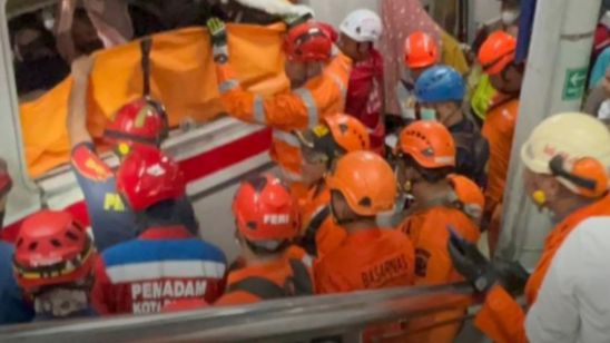 Dirut KAI: 6-7 Orang Masih Terjebak di Dalam Gerbong KRL