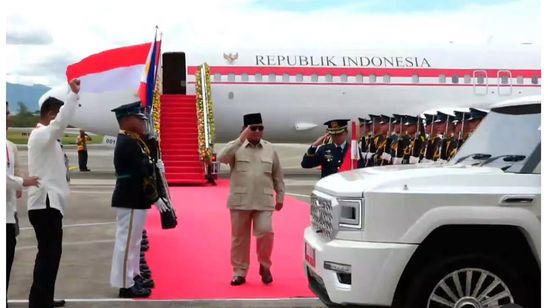 Seskab Teddy: Tiba di Filipina Hadiri KTT ke-48 ASEAN, Prabowo Gunakan "Maung" Karya Anak Bangsa