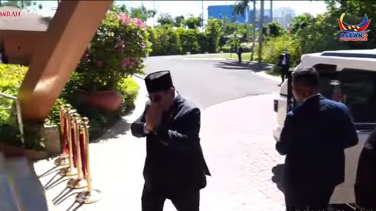 Prabowo Hadiri Retreat KTT ASEAN, Datang Gunankan Mobil Maung