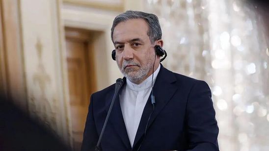 Menlu Iran Akui Ada Ranjau di Selat Hormuz