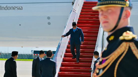Seskab Teddy: Prabowo akan Salat Idul Adha dan Silahturahmi dengan WNI di Wisma KBRI Paris