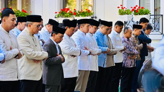 Momen Prabowo Salat Idul Adha 1447 H Bersama Diaspora Indonesia di Paris