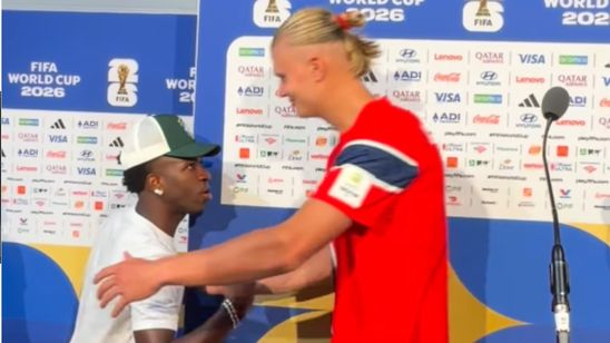 Respect! Vinicius Peluk Haaland Sebelum Tinggalkan Piala Dunia