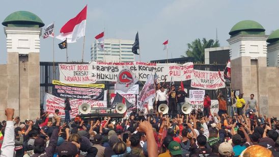 Terima Komitmen DPR, Massa AMPB Bubarkan Diri