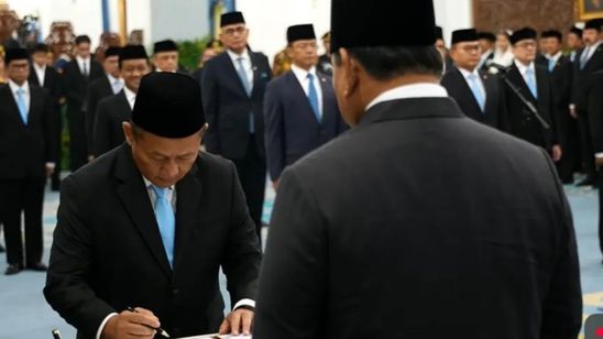 Prabowo Lantik Muhammad Sarmuji sebagai Menteri Perindustrian
