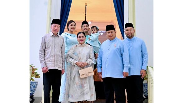 Presiden ke-7 Jokowi Bersama Keluarga Hadiri Open House Presiden Prabowo di Istana