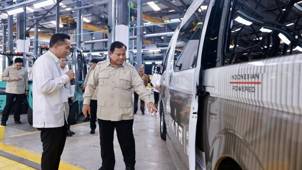 Prabowo Resmikan Pabrik Perakitan Kendaraan Komersial Berbasis Listrik