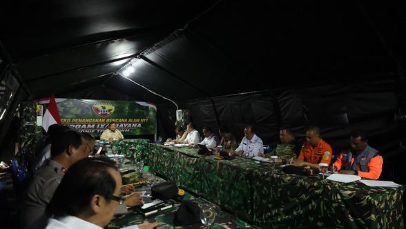 Presiden Prabowo Pimpin Rapat Bersama di NTT