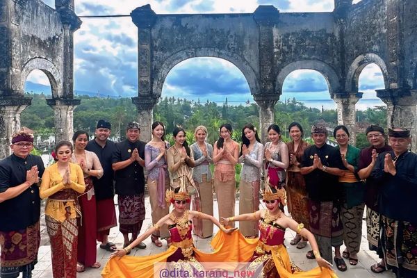 Dita Karang dan sejumlah artis Korea syuting di Bali.