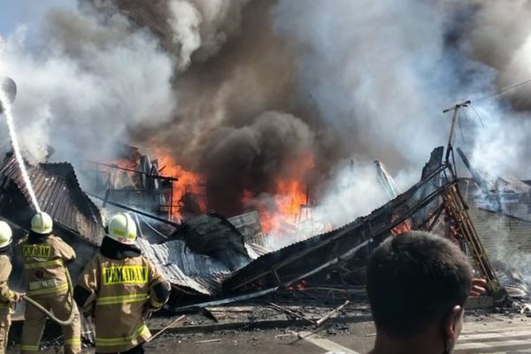 Bangunan rumah tinggal di Jalan Kemaron Gempol RT.08/RW.06, Kelurahan Kebon Kosong, Kecamatan Kemayoran, Jakarta Pusat dilaporkan terbakar.