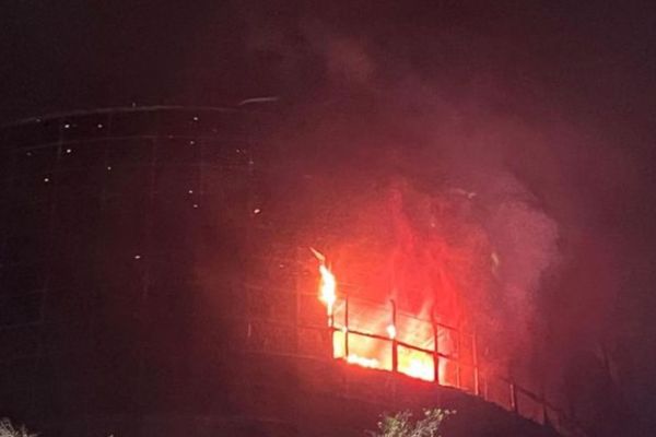 Glodok Plaza terbakar