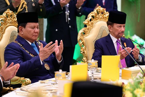 Terima Bintang Kebesaran Tertinggi Brunei Darussalam