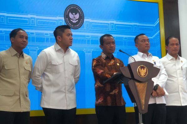Prabowo Cabut 4 dari 5 Ijin Usaha Tambang di Raja Ampat