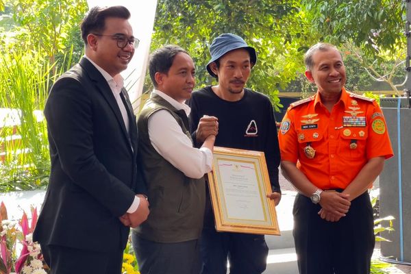 Menteri Kehutanan Kasih Penghargaan ke Agam Rinjani dan Tim SAR yang Evakuasi Juliana