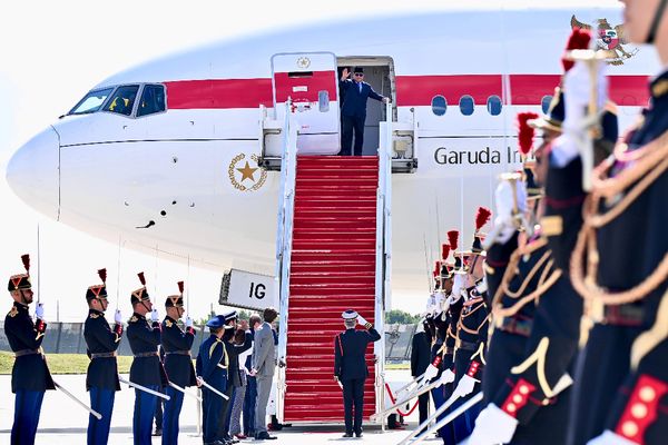 Presiden Republik Indonesia, Prabowo Subianto, bertolak dari Paris, Prancis, kembali menuju tanah air pada Selasa, 15 Juli 2025, waktu setempat. 