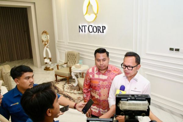 Wakil Menteri Dalam Negeri, Bima Arya Sugiarto dan Direktur NTV Tommy William Tampubolon