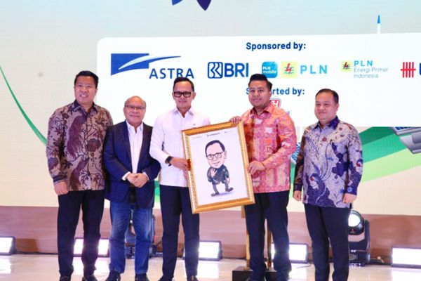 Wakil Menteri Dalam Negeri, Bima Arya Sugiarto bersama Direktur Utama	Randy Monthonaro, Direktur NTV Tommy William Tampubolon, Direktur NTV Dimpos Giarto Valentino Tampubolondan Presiden Direktur Pemberitaan NTV Don Bosco Selamun