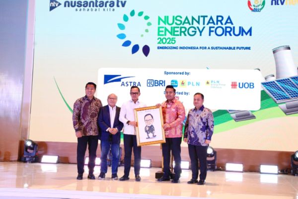 Wakil Menteri Dalam Negeri, Bima Arya Sugiarto bersama Direktur Utama	Randy Monthonaro, Direktur NTV Tommy William Tampubolon, Direktur NTV Dimpos Giarto Valentino Tampubolondan Presiden Direktur Pemberitaan NTV Don Bosco Selamun