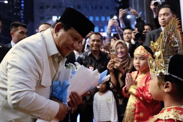 Momen kedatangan Presiden RI Prabowo di perhelatan KTT ASEAN disambut oleh diaspora Indonesia di Malaysia.