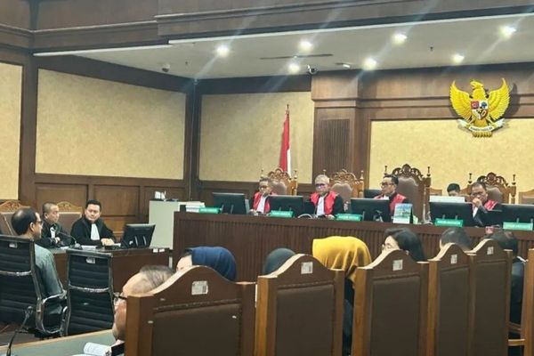 Sidang Perdana Nadiem Makarim