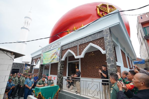 Jenderal TNI Agus Subiyanto meresmikan Masjid Jami&rsquo; An-Nur yang berlokasi di Kampung Pamoyanan, Desa Pada Asih, Kecamatan Cisarua, Kabupaten Bandung Barat, Jawa Barat, Senin, 19 Januari 2026.