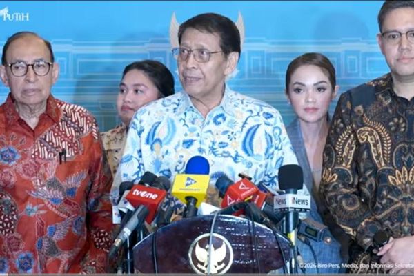 Tokoh dan akademisi politik luar negeri di Istana