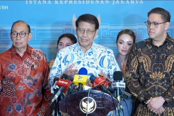Tokoh dan akademisi politik luar negeri di Istana