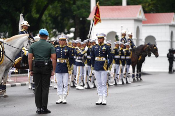 Prosesi Serah Terima Kawal Istana Merdeka