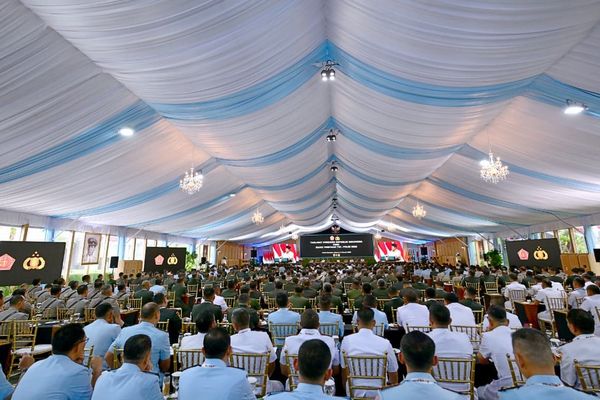 Presiden Prabowo memberikan taklimat di Rapimnas TNI-Polri