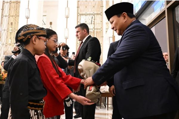 Momen Sukacita Diaspora Sambut Prabowo di Amman Yordania