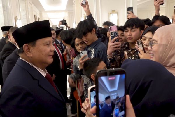 Prabowo Subianto spontan mengucapkan selamat ulang tahun untuk mahasiswi Indonesia.