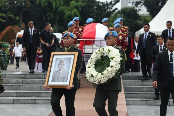 pemakaman Wapres ke-6 RI Try Sutrisno di TMP Kalibata