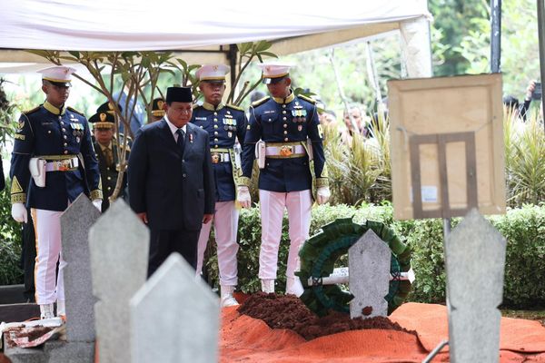 Presiden Prabowo pimpin pemakaman Wapres ke-6 RI Try Sutrisno di TMP Kalibata