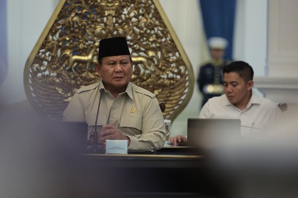 Presiden Prabowo dan Seskab Teddy