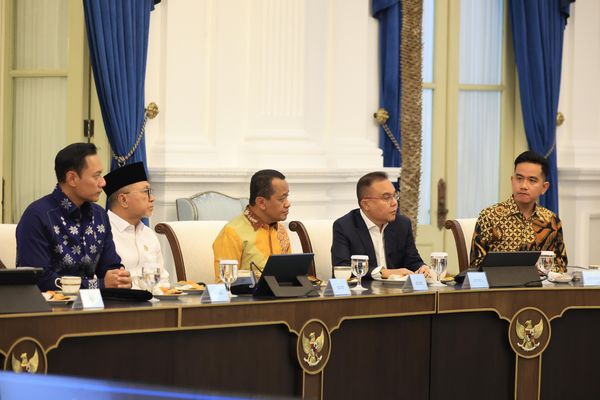 Wapres Gibran, Wakil Ketua DPR RI Sufmi Dasco, Menteri ESDM Bahlil, Menko Pangan Zulhas, Menko Infra AHY
