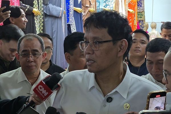 Menteri Keuangan (Menkeu) Purbaya Yudhi Sadewa merespons terkait pelemahan nilai tukar rupiah terhadap dolar Amerika Serikat (AS) setelah menyentuh Rp17 ribu dan Indeks Harga Saham Gabungan (IHSG) yang anjlok sampai 5 persen.
