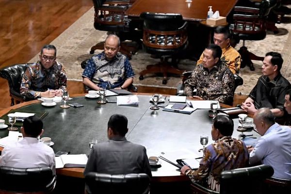 Presiden Prabowo Undang Menteri Bahas Dampak Perang Iran di Hambalang