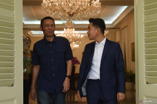 Rismon Bertemu Wapres Gibran Usai Minta Maaf ke Jokowi