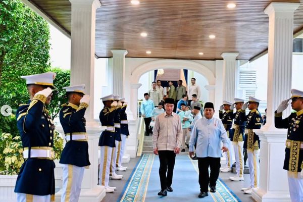 Presiden ke-7 Jokowi bersama Presiden Prabowo 