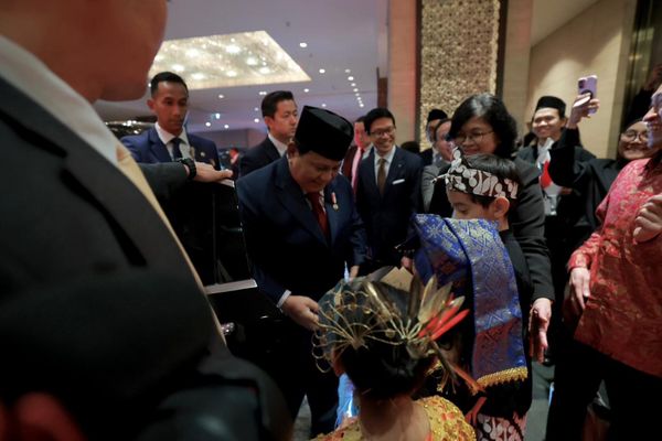 Prabowo Subianto tiba di Bandar Udara Haneda, Tokyo, Jepang untuk melakukan kunjungan resmi perdananya sebagai Presiden Republik Indonesia