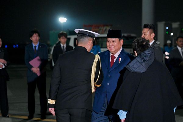 Prabowo Subianto tiba di Bandar Udara Haneda, Tokyo, Jepang untuk melakukan kunjungan resmi perdananya sebagai Presiden Republik Indonesia