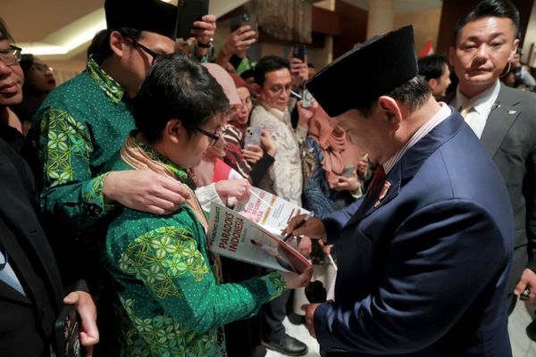Prabowo Subianto tiba di Bandar Udara Haneda, Tokyo, Jepang untuk melakukan kunjungan resmi perdananya sebagai Presiden Republik Indonesia