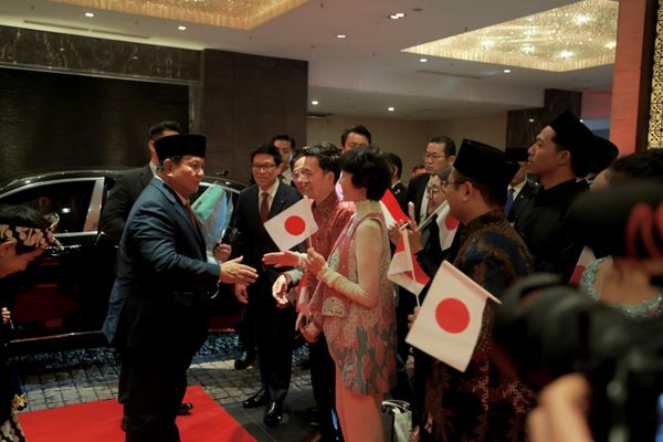 Prabowo Subianto tiba di Bandar Udara Haneda, Tokyo, Jepang untuk melakukan kunjungan resmi perdananya sebagai Presiden Republik Indonesia