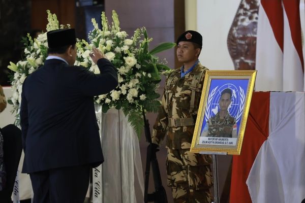Presiden Prabowo Beri Penghormatan Terakhir 3 Jenazah Pahlawan Perdamaian RI