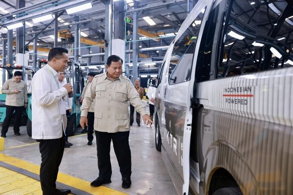 Prabowo Resmikan Pabrik Perakitan Kendaraan Komersial Berbasis Listrik