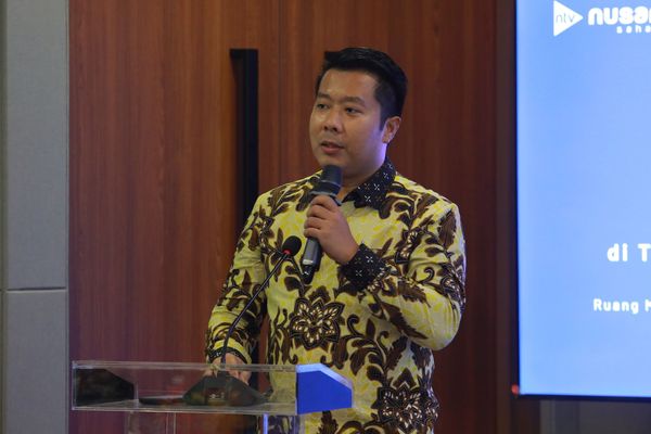 Direktur Utama Nusantara TV, Randy Tampubolon buka acara forum diskusi di NTV